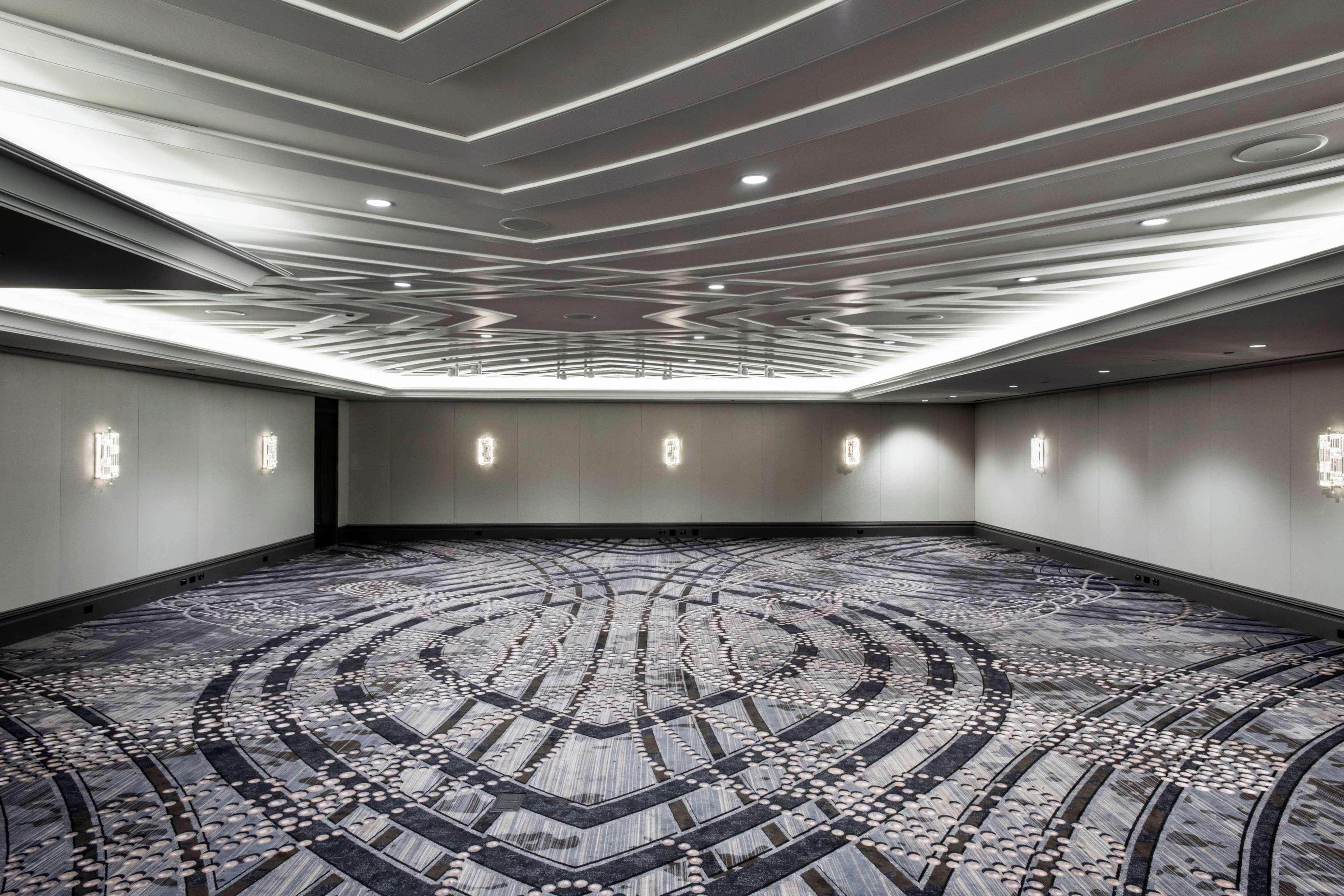 Londonhouse Chicago, Curio Collection By Hilton